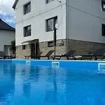 Πανσιόν Garage *